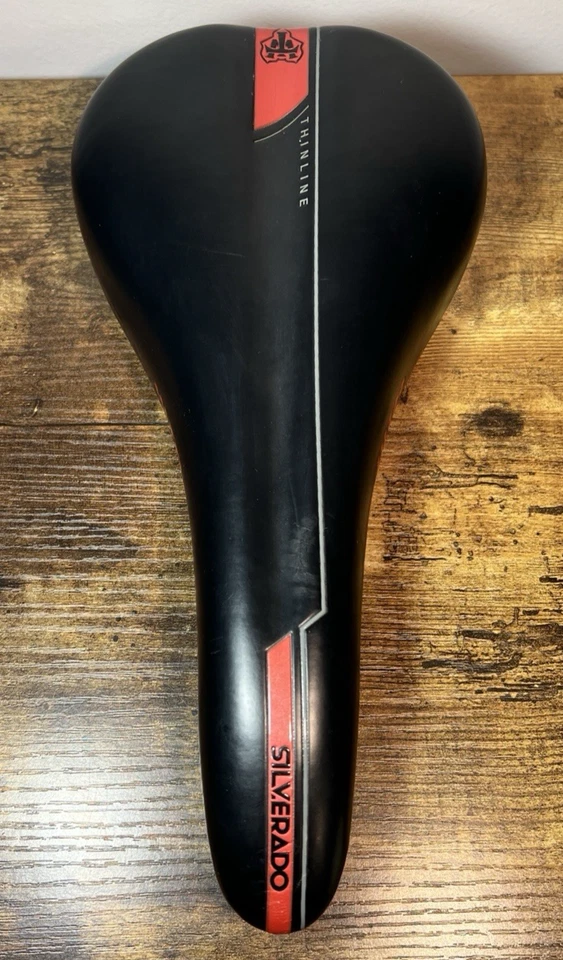 Sillín Silverado WTB Thinline rieles de titanio rojo y negro 260 g Foto 3 de 4