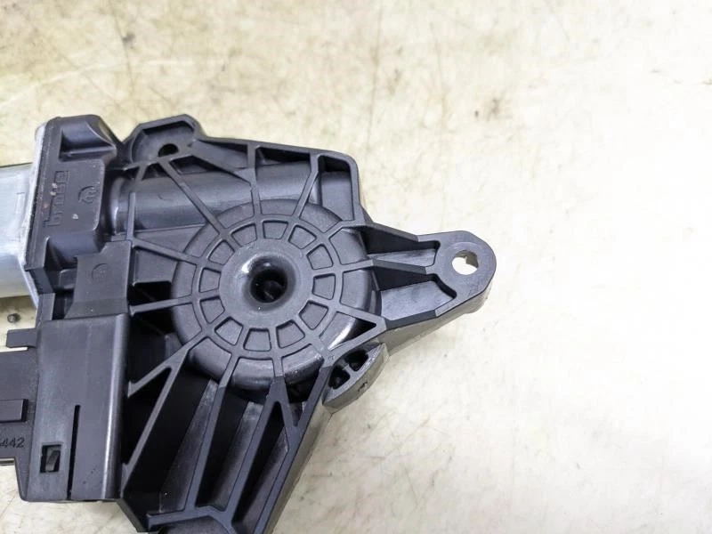 Оригинальный мотор стеклоподъемника задней левой двери для Mercedes-Benz C300 2016-2021 годов выпуска 205-906-03-01 - Изображение 2 из 4