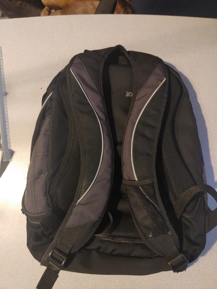 Рюкзак для ноутбука Mobile Edge подходит для экрана до 15,4 дюйма серебристый MEBPE2 - Изображение 2 из 3