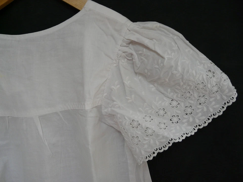 Chemise de nuit ancienne enfant brodée – Manche courte – Vintage REF 4719C - Photo 4/4