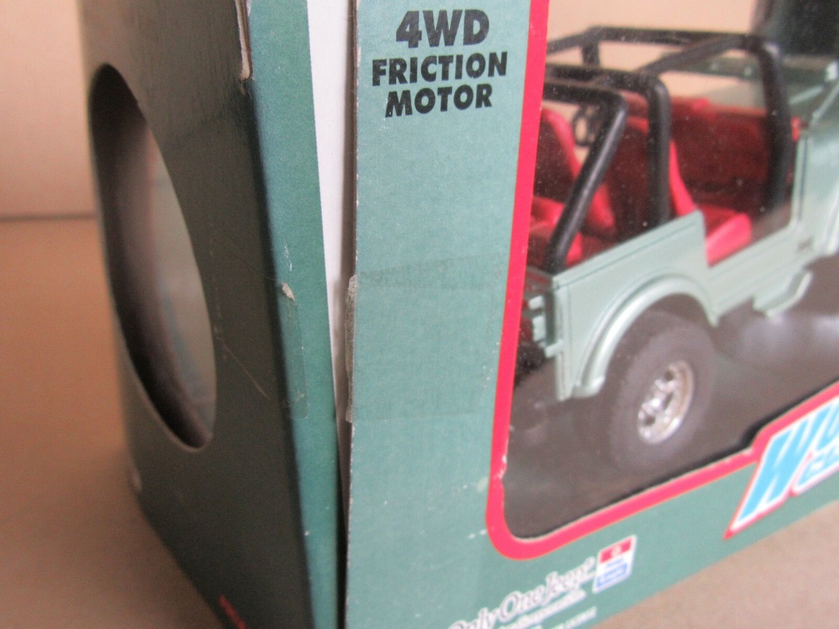 733M NEW-RAY 45103 Chine Jeep CJ7 World Class 4X4 Vert 1:32