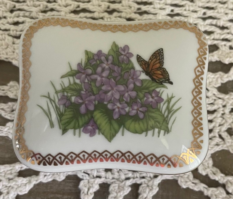 Vintage Heritage House exquisite floral trinket Box "24 KT trimmed Porcelain