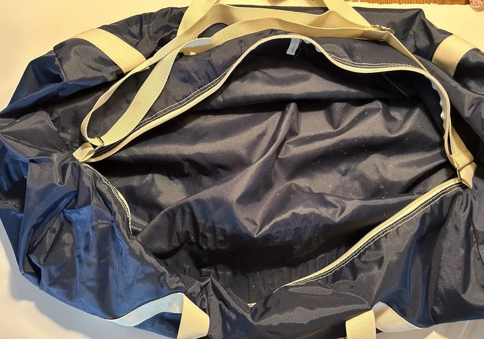 LUCHA LIBRE MERIÓN SUPERIOR impresa en texto amarillo. Cuenta con dos correas color lite Foto 4 de 4