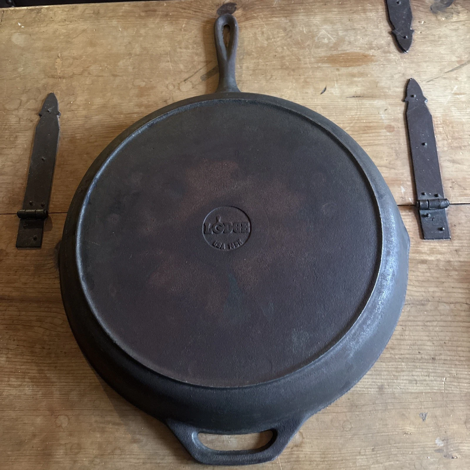 Vintage Lodge Cast Iron Skillet 14SK Huge 15 1/4” Diameter