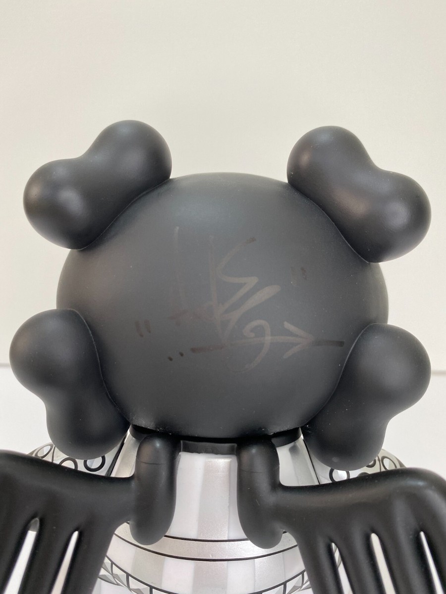 KIDROBOT Back In Black SKULLHEAD 8