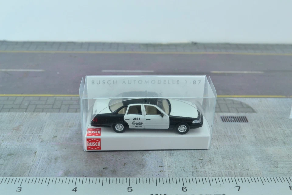 Taxi de despacho Busch 49029 Ford Crown Victoria Texas - cabina escala 1:87 HO Foto 2 de 2