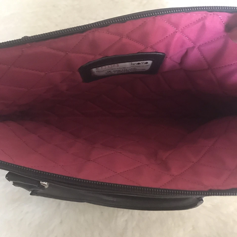 Bolso de mano Knomo London Lincoln microfibra negro acolchado funda para computadora portátil 12 pulgadas Foto 4 de 4