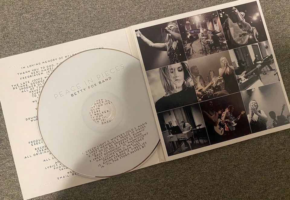 Autographed! - Betty Fox Band - Peace In Pieces - 2020 Independent - Soul/Blues Foto 3 de 3