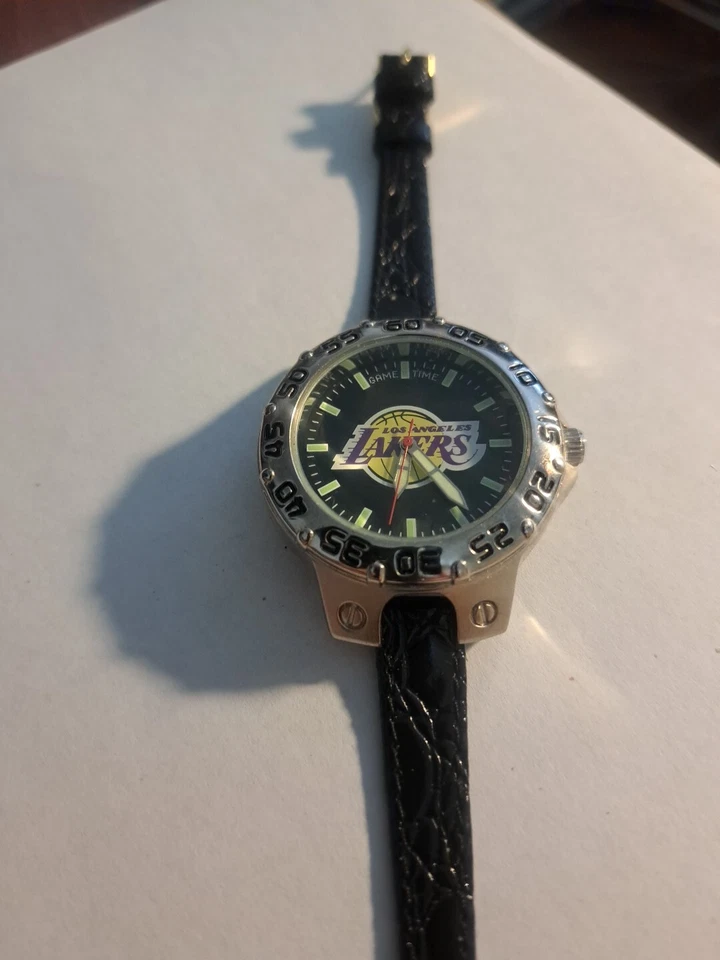 Reloj GameTime Lakers para mujer Foto 2 de 4