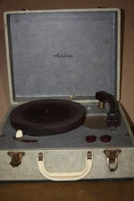 Vintage 1950's Airline Model 35GAA - 946A 3 Speed Record Player - Needs TLC