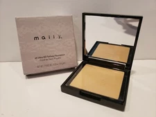 Mally- 4K Ultra HD Fantasy Foundation Compact - LIGHT - 0.33 Oz - NIB