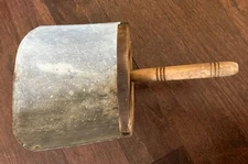 X-Large 20” Vintage Tin Scoop Wood Handle Feed Grain Rustic Farmhouse Decor