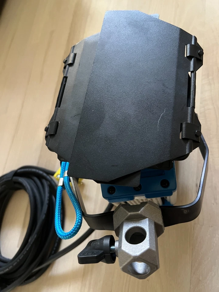 ARRI 300W Plus Tungsten Fresnel - (Excellent) - Image 2 of 4