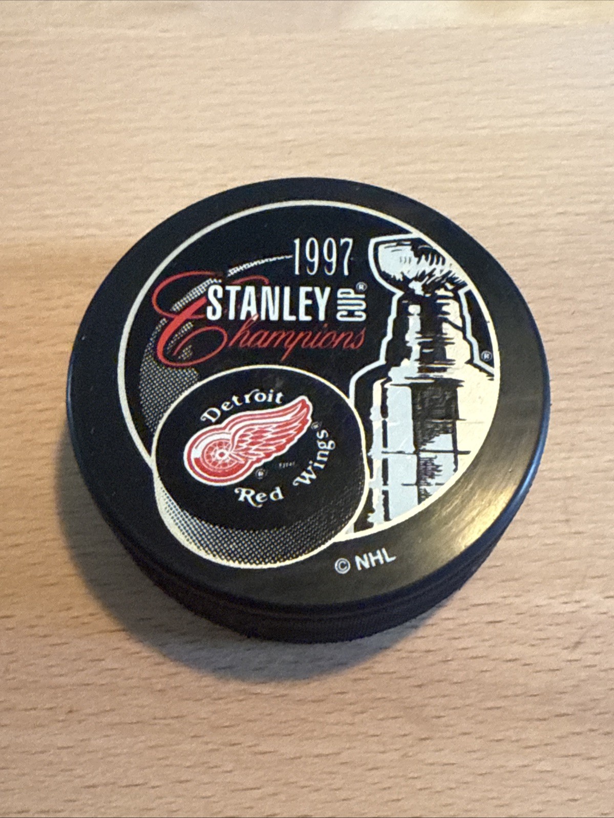 1997 Stanley Cup Champions Detroit Red Wings New NHL Hockey Puck