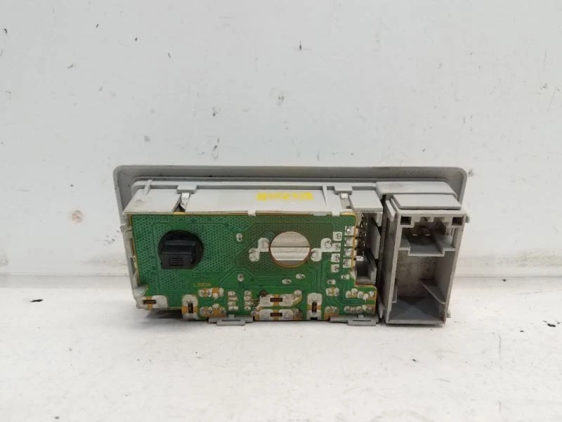 1997 Volkswagen Jetta Dash Switch - Sunroof / Cargo Lights - Image 2 of 4