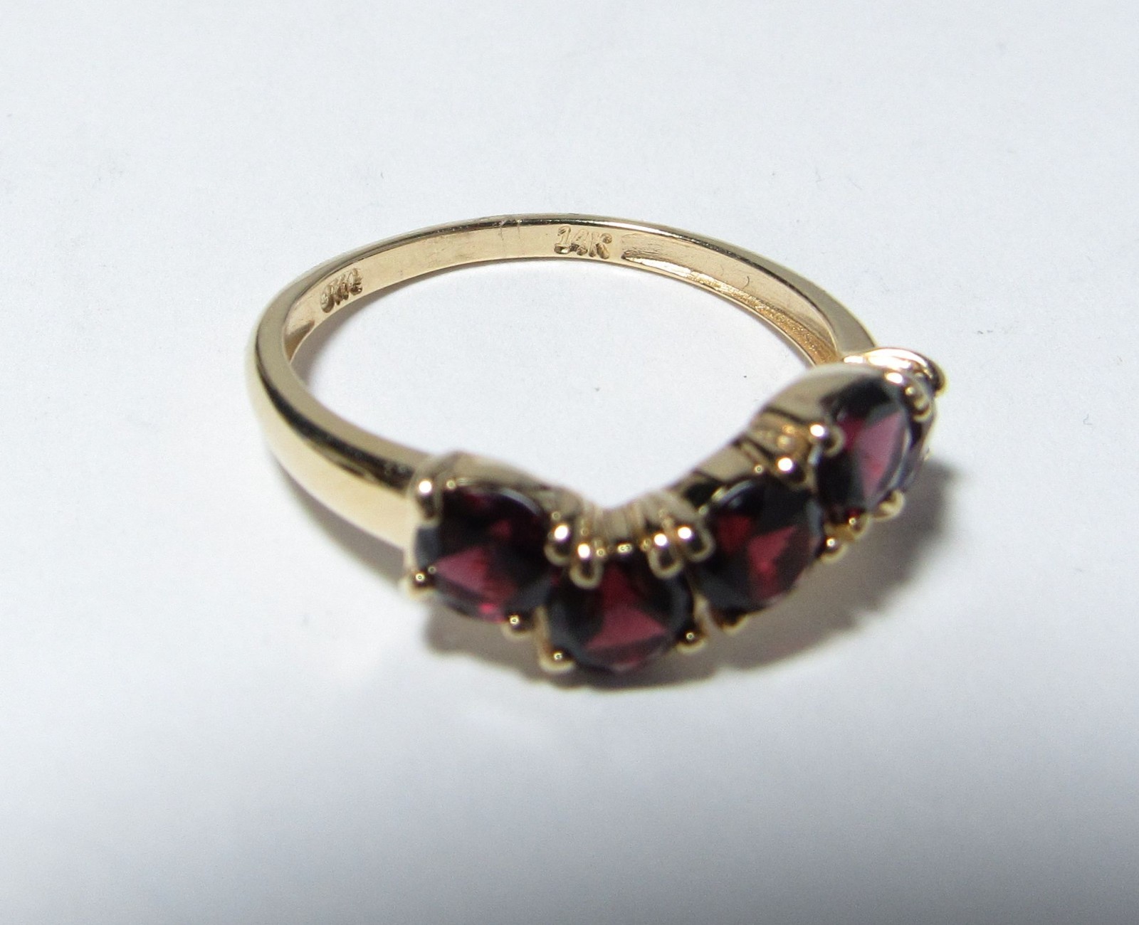 SOLID 14K GOLD RING W / FIVE RED ROUND NATURAL GA… - image 3