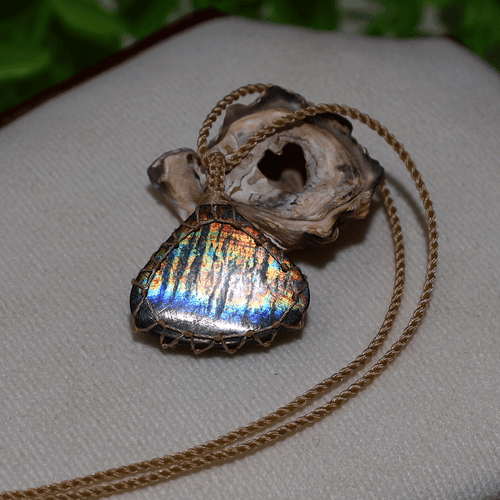 Arco Iris Shellfire ~ Abulón Natural Hecho a Mano Macramé Colgante Gema Cristal Collar - Imagen 2 de 9