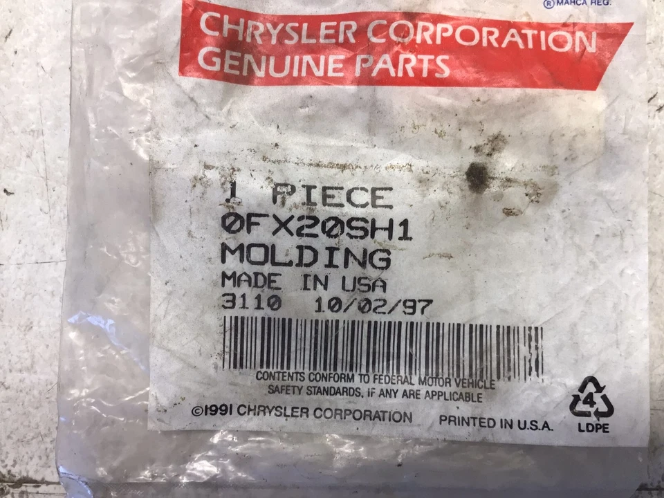 Dodge Neon 1997 fabricante de equipos originales FX20SH1 guardabarros derecho moldura FX20SH1 Foto 4 de 4