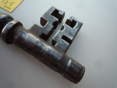 VINTAGE ANTIQUE OLD KEY LARGE FRENCH 12.5 CMS GREAT PATINA RUSTIC DOOR KEY I - Foto 4 di 4
