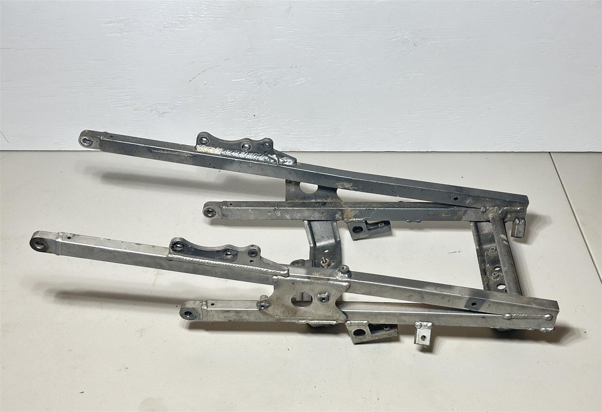 1996 Kawasaki ZX9R Subframe Rear Sub Frame OEM 32160-1332-GD