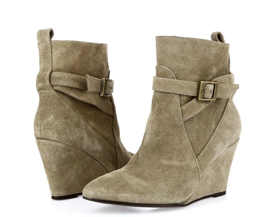 Botas de tornozelo femininas CHARLES DAVID camurça acastanhada cunha tamanho. 36,5 US$ 140 - Imagem 2 de 4