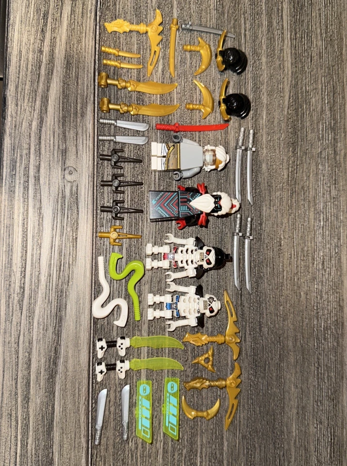 Lego Ninjago Lote 4 Minifiguras y Numerosas Armas—Cascos Samurai+Mini Serpientes Foto 2 de 4