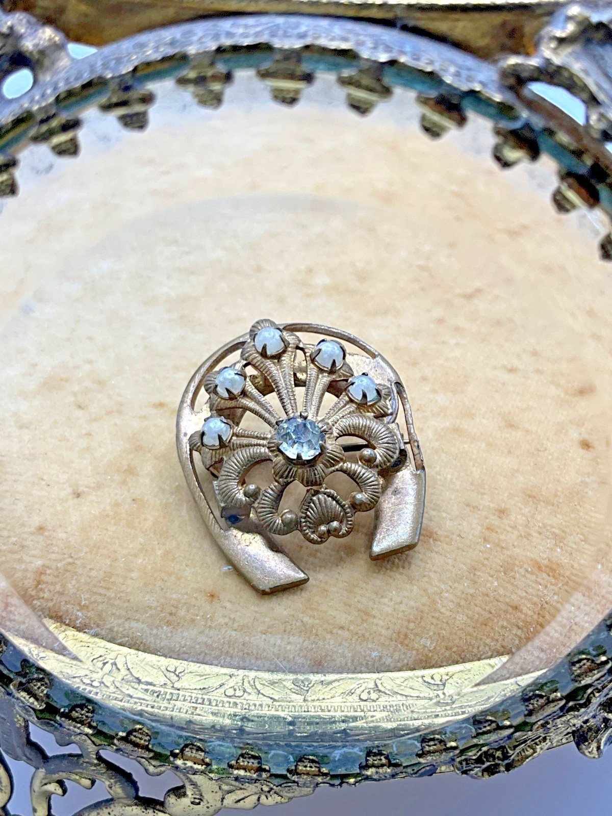 Vintage Victorian Revival Horseshoe Brooch – Madrid Flea Market – Gold Tone