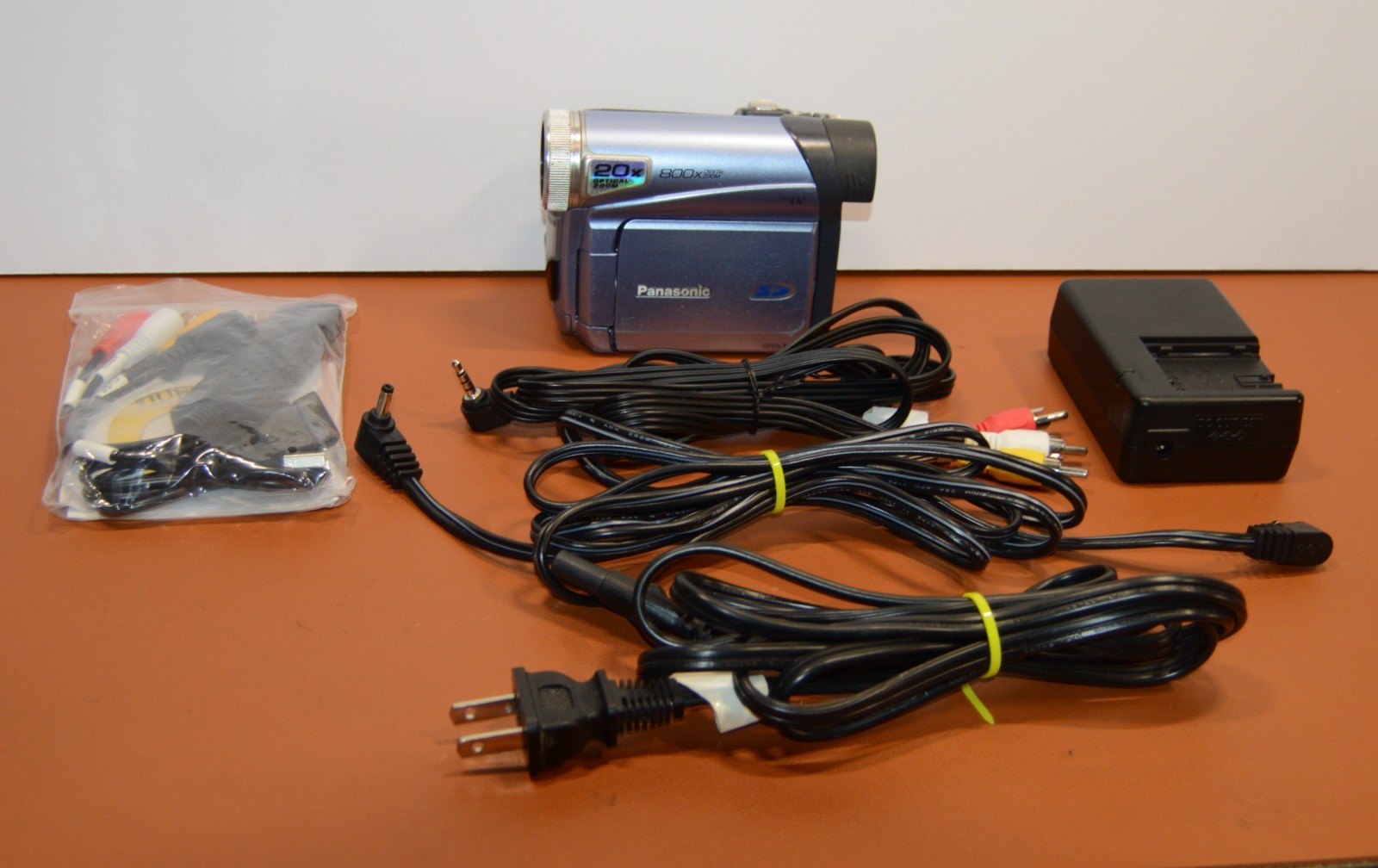 Panasonic PV-GS12 20x Zoom MiniDV Camera Kit to transfer Videos to PC/MAC/VCR