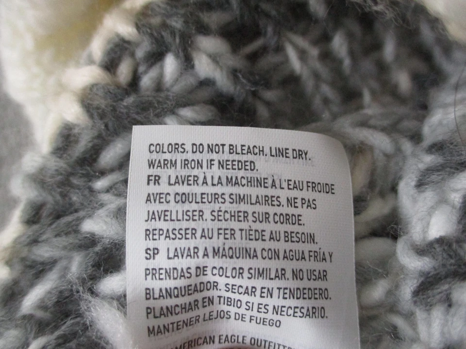 Gorra American Eagle para mujer talla única gris blanco Fair Isle pom gorro tejido Foto 4 de 4