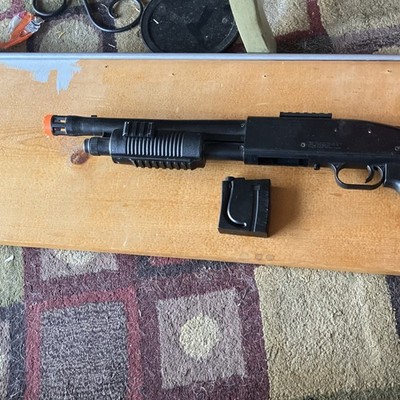 Spring Airsoft Pump-Action Shotgun with Magazine, Black