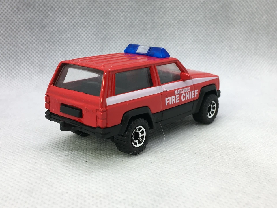 JEEP  CHEROKEE    FIRE CHIEF  -  Matchbox - Image 4 of 4