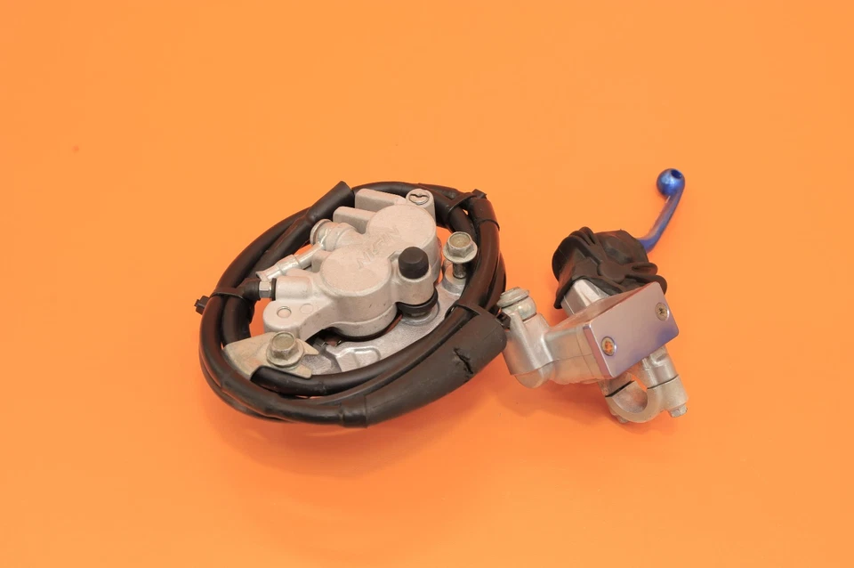 2003 03-04 YZ450F YZ 450F OEM Pinza de freno delantera Soporte Cilindro maestro Manguera Foto 2 de 4