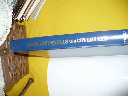 'America's Quilts and Coverlets' by C. L. Safford & Robert Bishop 1985 Edition - Picture 11 of 12