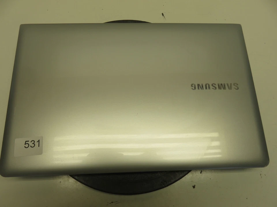 Samsung NP300E5E Intel i3-3120M 2,5 ГГц 2 ГБ без жесткого диска без батареи - Изображение 2 из 4