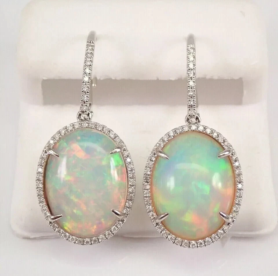 Pendientes colgantes/gotas con halo de ópalo de fuego simulado de corte ovalado de 2 quilates enchapados en oro blanco de 14 quilates Foto 2 de 4