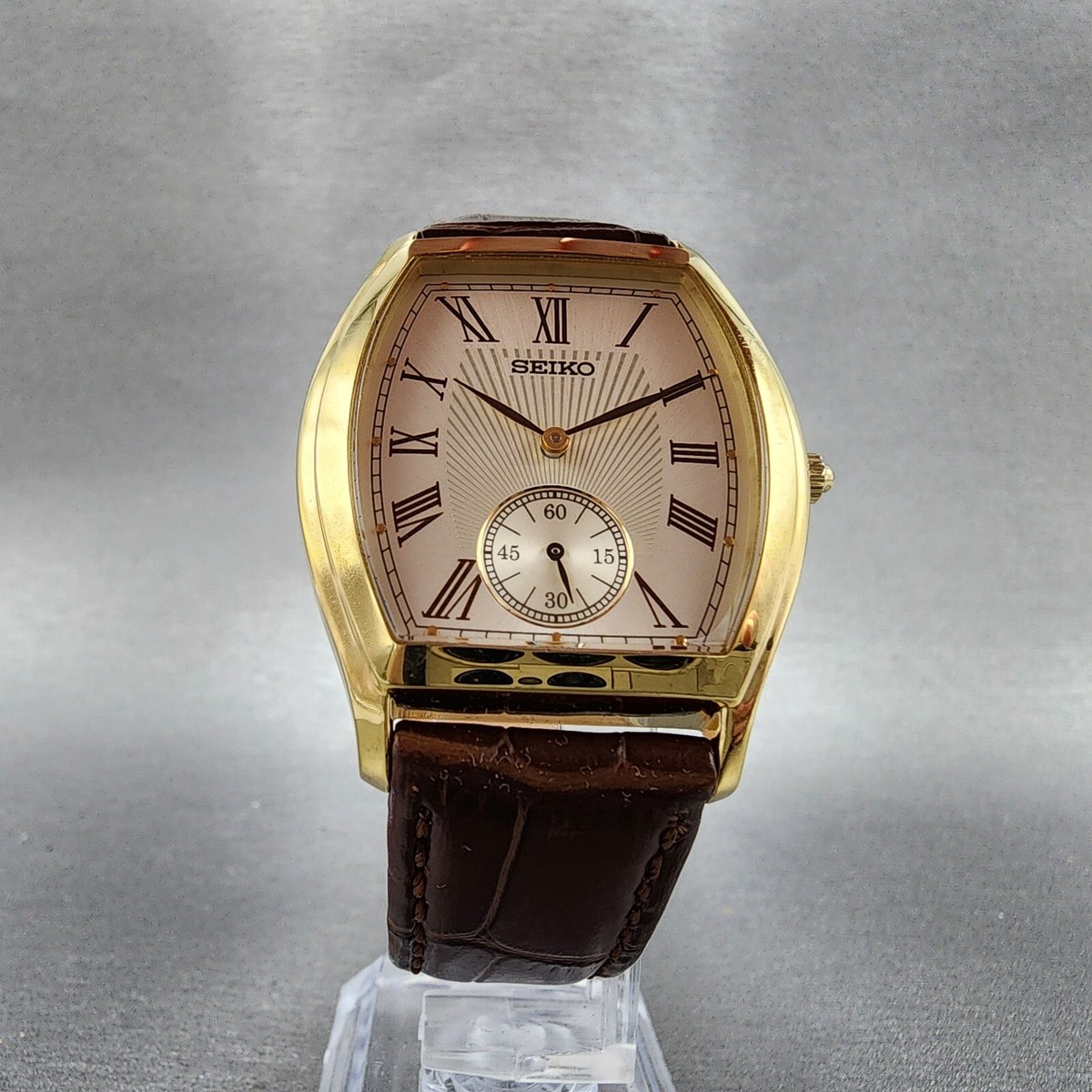 SEIKO スモセコ 6G28-00A0 クォーツ ローマン文字 メンズ 腕時計 Seiko Watch Men 34mm Champagne Dial Gold Tone Small Seconds