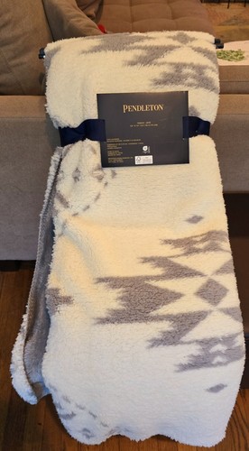 NWT Pendleton White/ Grey Sherpa Throw Fleece Blanket - Picture 2 of 5