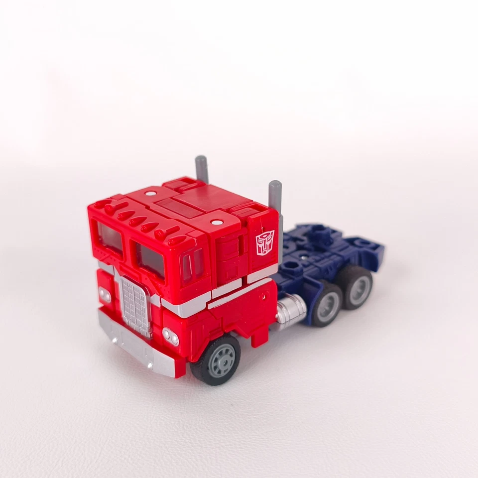 Transformers G1 Universe Optimus Prime Complete Legacy United Deluxe Class - Image 4 of 4