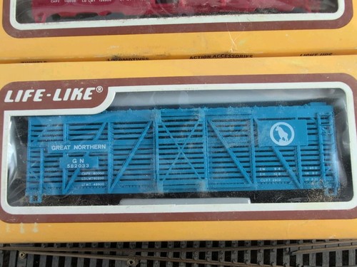 Life-Like Ho Loco GP38-2 SCL/L&N 6034 Diesel Family Lines System +Cars+Track - Picture 16 of 22
