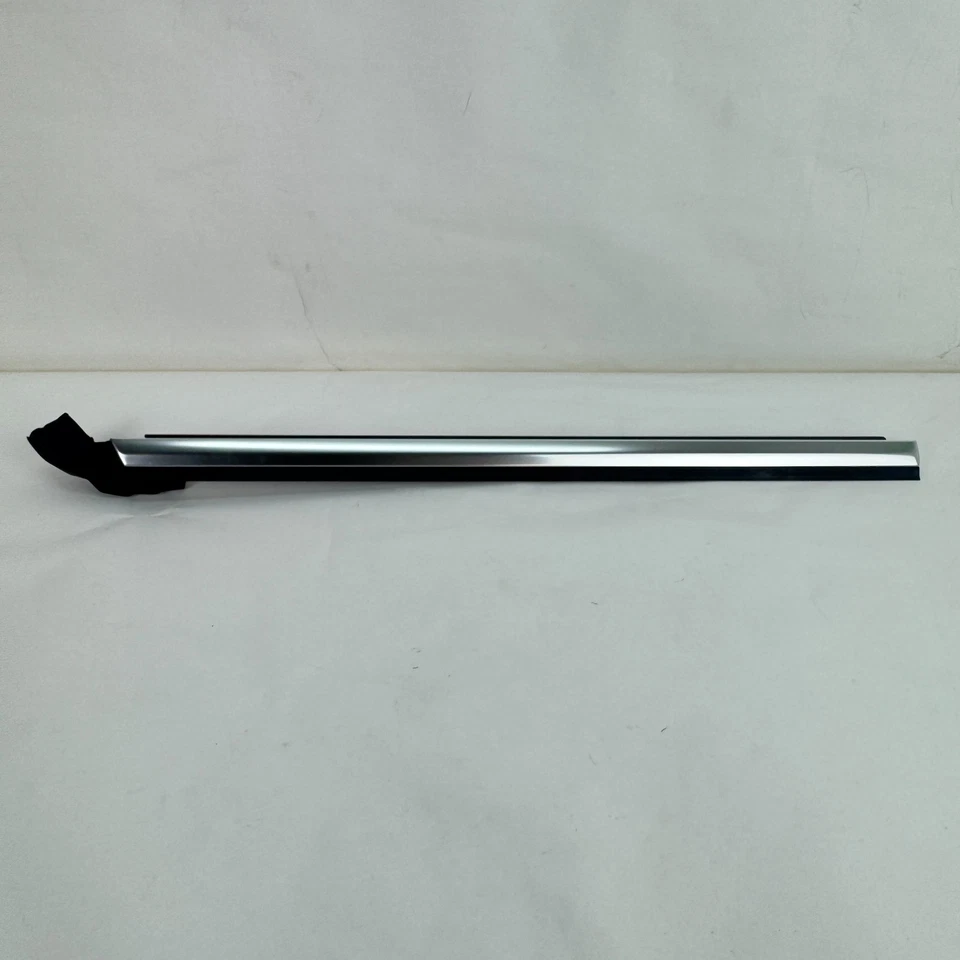 Moldura de cinturón panel cuarto trasero izquierdo Volkswagen Eos 2007-2016 OEM 1Q0853299P1HH Foto 2 de 4