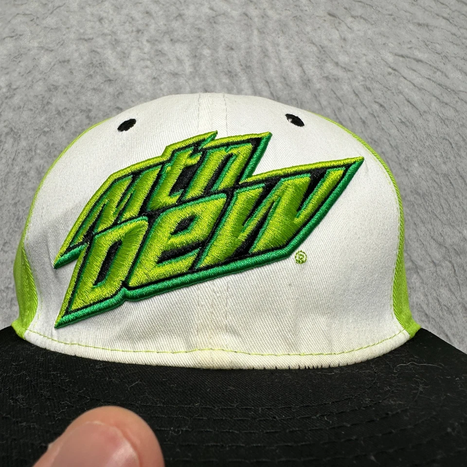 Gorra Mountain Dew Flat Bill blanca con logotipo verde neón ajustable para adultos OSFA Foto 4 de 4