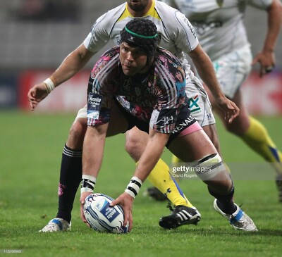 Pourquoi le ballon de rugby est ovale ? - ici