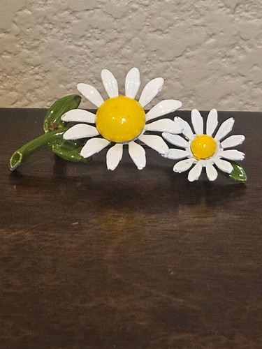 Yellow And White Green Daisy Flower Pin
