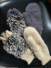 2 Pair of Hedgehog Mittens Warm Fuzzy Small Medium Girls Gray 7 White Nice EUC