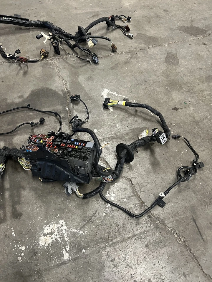 Arnés de cableado compartimento motor Ford F-550 Super Duty 2013 FC3T-12A581-B6EJ3 Foto 3 de 4