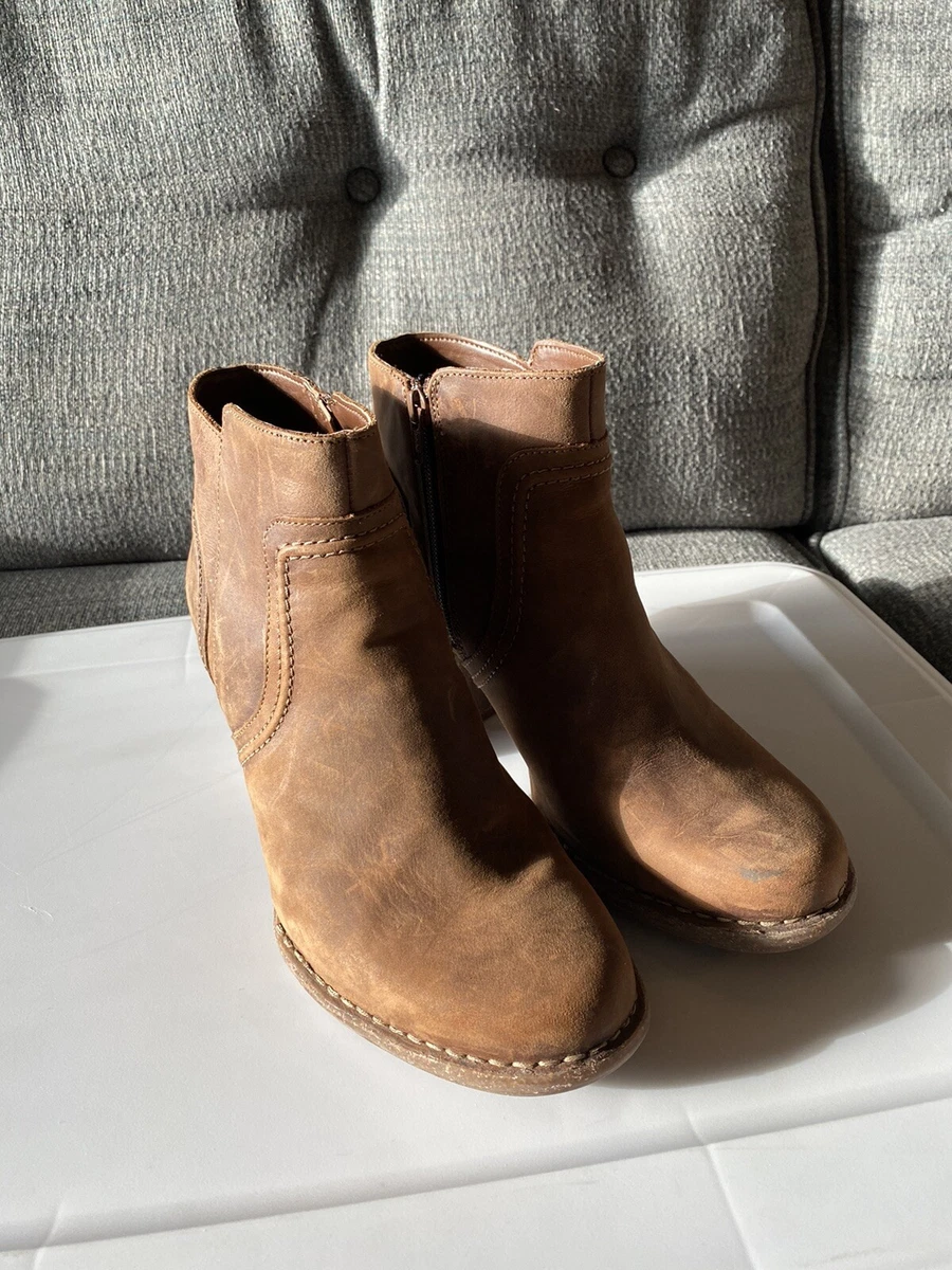 Clarks Artisan Womens Size 10 M Brown Leather Chunky Heel Ankle Boots 21621