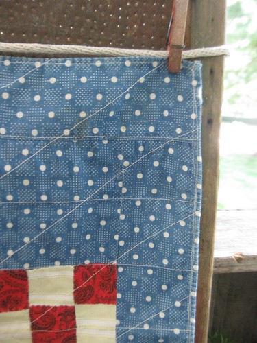 Couette de poupée ancienne Calico rouge blanc et bleu années 1890 - Photo 3 sur 11
