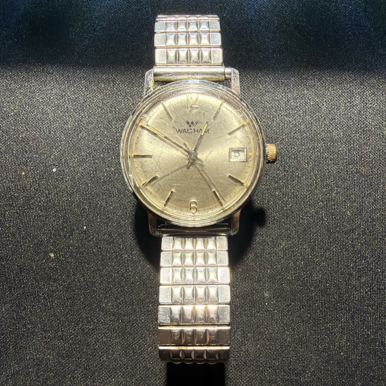 Vintage WALTHAM men's manual wind watch DATE Gray dial Swiss