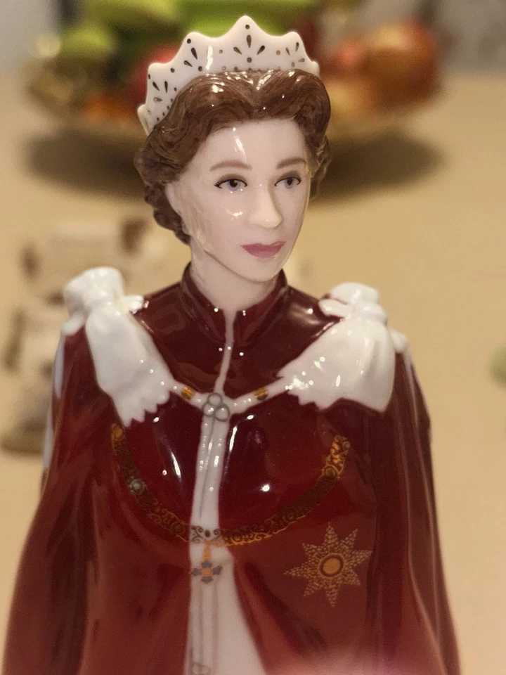 Royal Worcester Figurine Of Queen Elizabeth II 80th Birthday British Empire - Image 3 of 4
