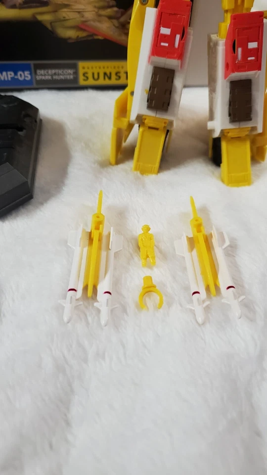 2014 Toys R US Exclusive Hasbro Transformers Masterpiece Sunstorm - loose/ as is - Image 4 of 4